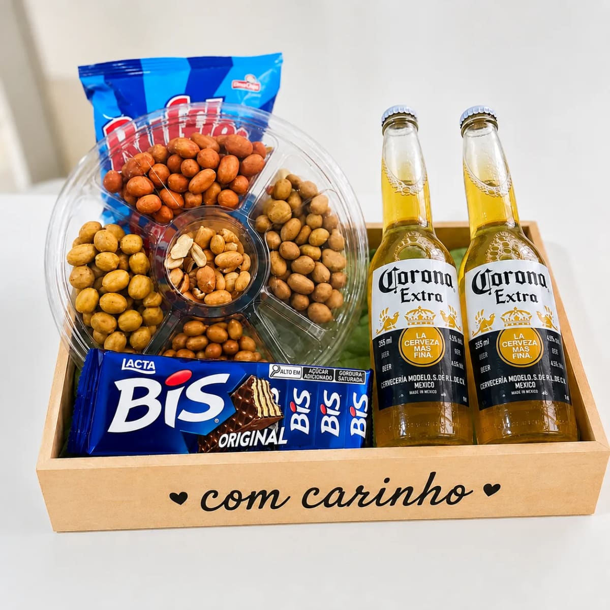 72- Cesta com cerveja, petisqueira e chocolate