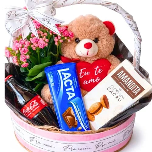 Cesta Romântica Eu Te Amo com Ursinho, Chocolates e Flores